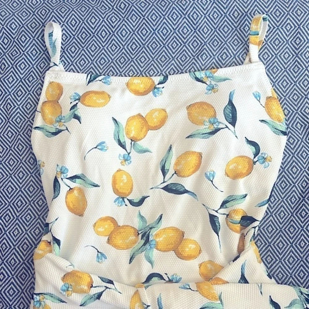 Brand New Jessica Simpson Lemons Printed Tie-Waist One-Piece Swimsuit Bra Cups